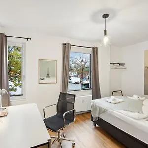 Apartment Kranich Mit 3 Zimmern, Top Infrastrukturlage Hh Langenhorn, Naehe Airport, Boxspringbetten Und Arbeitsplaetzen Mit Glasfaser Wlan , Hamburg Deutschland